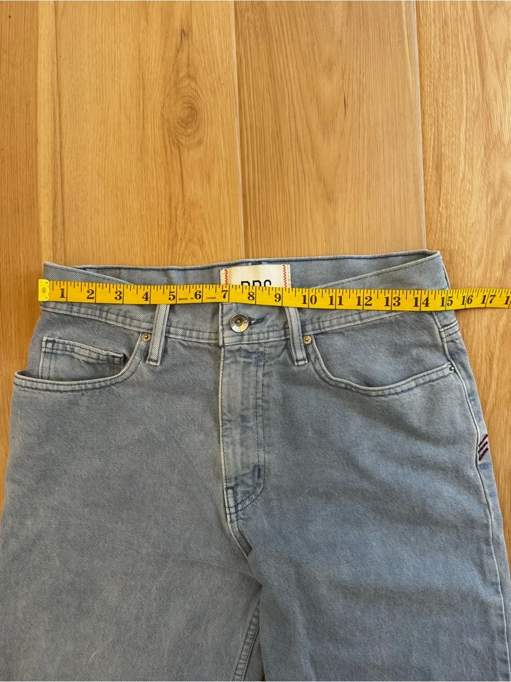 Light Wash Relaxed Tapered Jeans BDG Bow Fit 29/30 Urban Outfitters